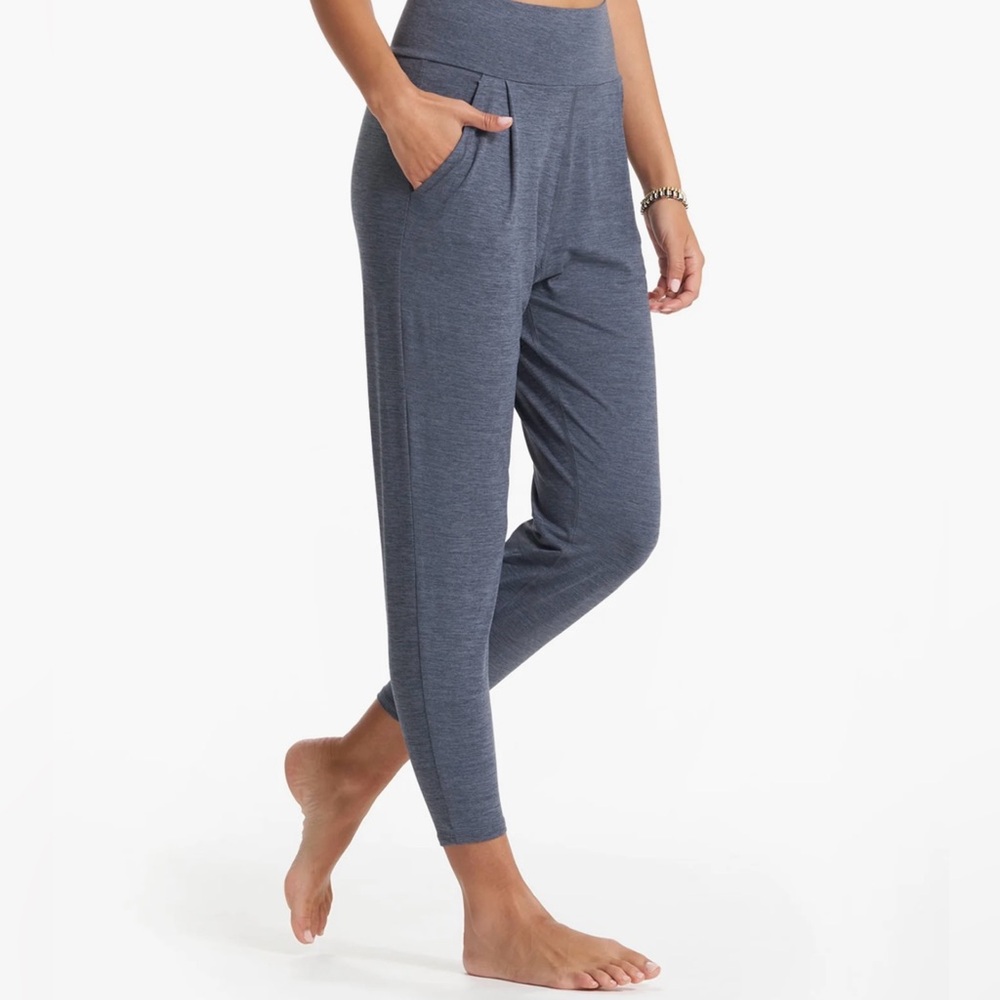 Vuori Luxe Ease Jogger Pant in Size XS, Heather Gray/Taupe color